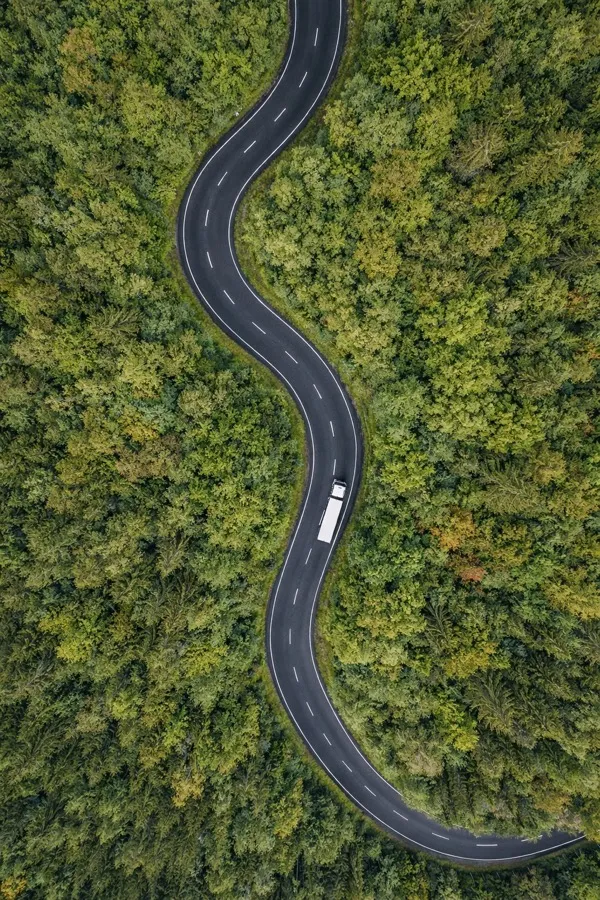 Lastbil sedd från drönare